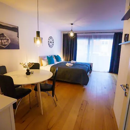 Immostay #3 - Mit Grossem Balkon, Parkplatz & Wlan- Naehe Zentrum