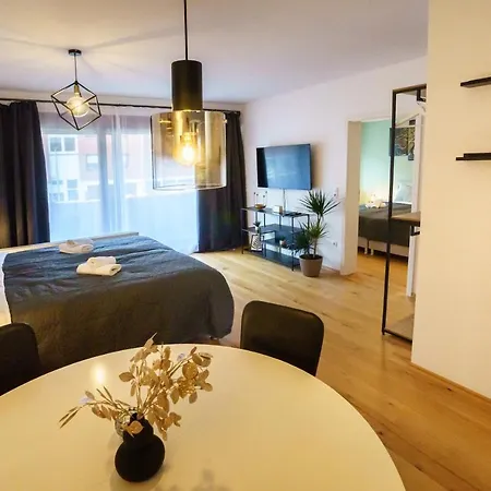 Immostay #3 - Mit Grossem Balkon, Parkplatz & Wlan- Naehe Zentrum *