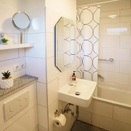 Immostay #3 - Mit Grossem Balkon, Parkplatz & Wlan- Naehe Zentrum Bremen