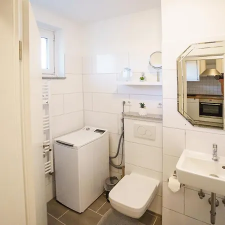 Immostay #3 - Mit Grossem Balkon, Parkplatz & Wlan- Naehe Zentrum