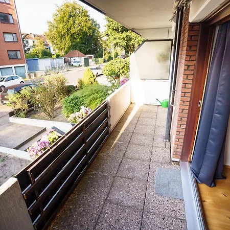 Immostay #3 - Mit Grossem Balkon, Parkplatz & Wlan- Naehe Zentrum * Бремен