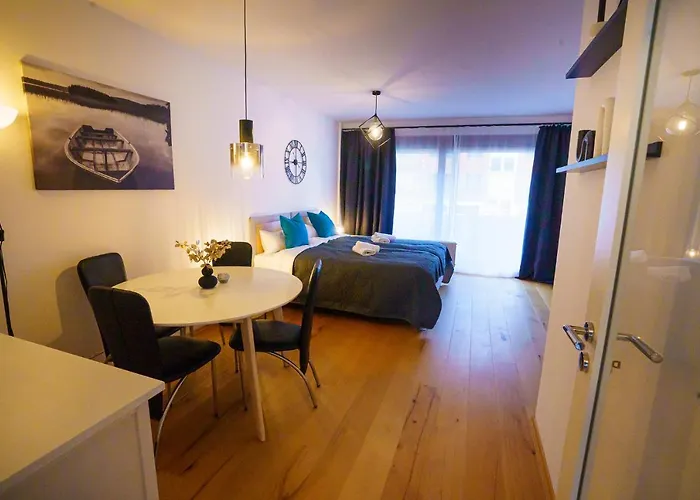 Immostay #3 - Mit Grossem Balkon, Parkplatz & Wlan- Naehe Zentrum