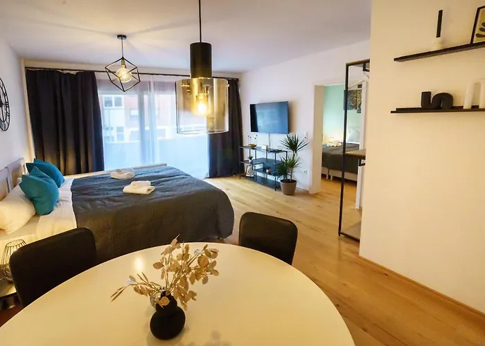 Immostay #3 - Mit Grossem Balkon, Parkplatz & Wlan- Naehe Zentrum *