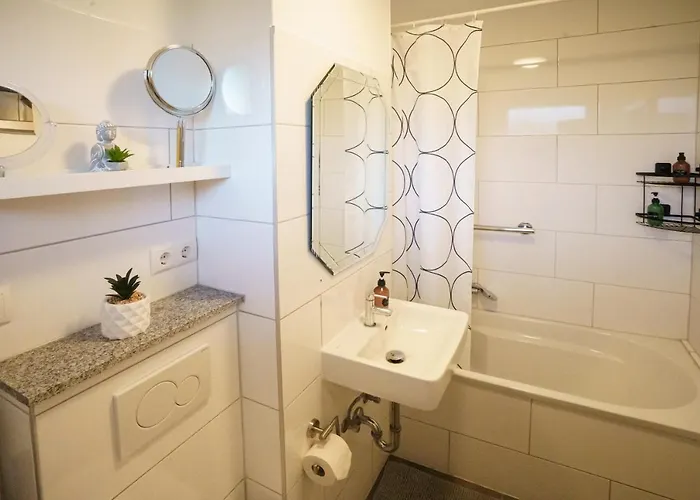 Immostay #3 - Mit Grossem Balkon, Parkplatz & Wlan- Naehe Zentrum 不莱梅