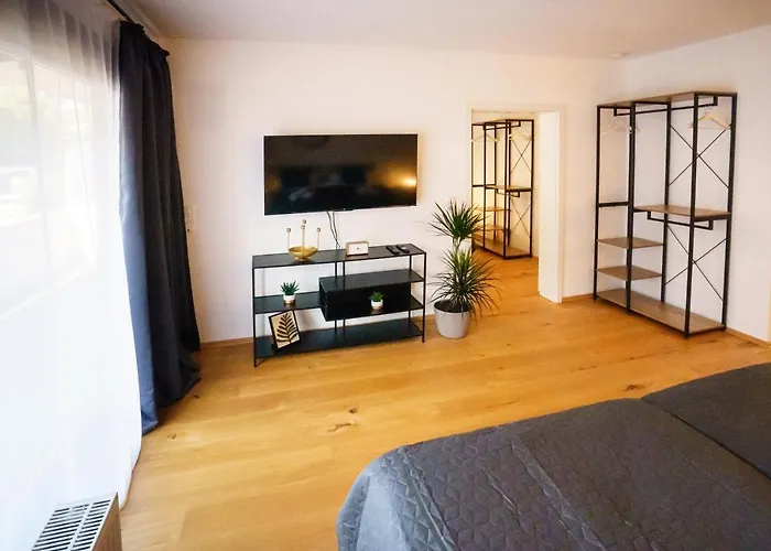 Immostay #3 - Mit Grossem Balkon, Parkplatz & Wlan- Naehe Zentrum Lägenhet