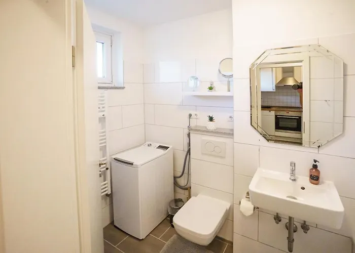 Immostay #3 - Mit Grossem Balkon, Parkplatz & Wlan- Naehe Zentrum